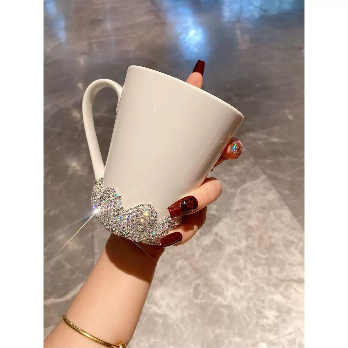 Bow-tie ceramic water cup