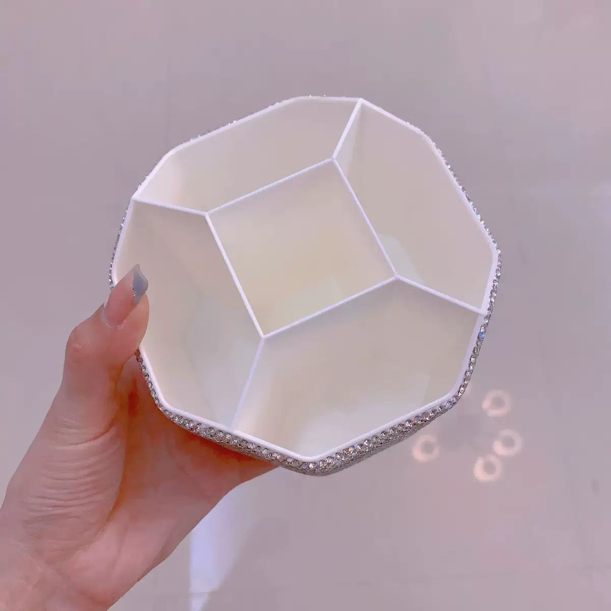 Makeup brush storage bucket
