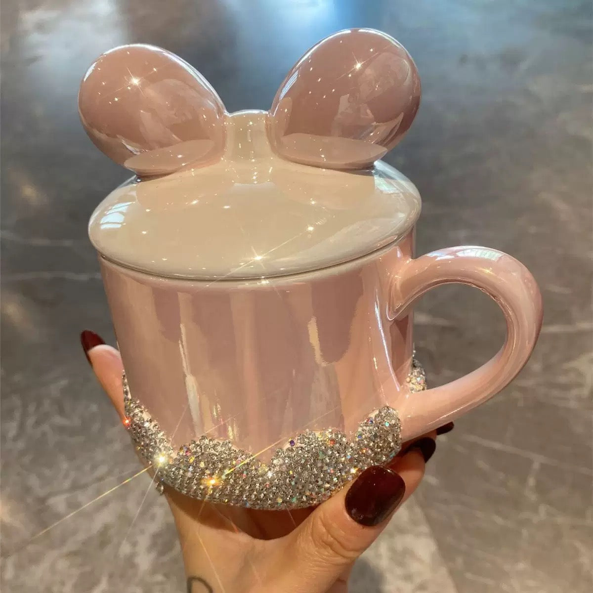 Bow-tie ceramic water cup