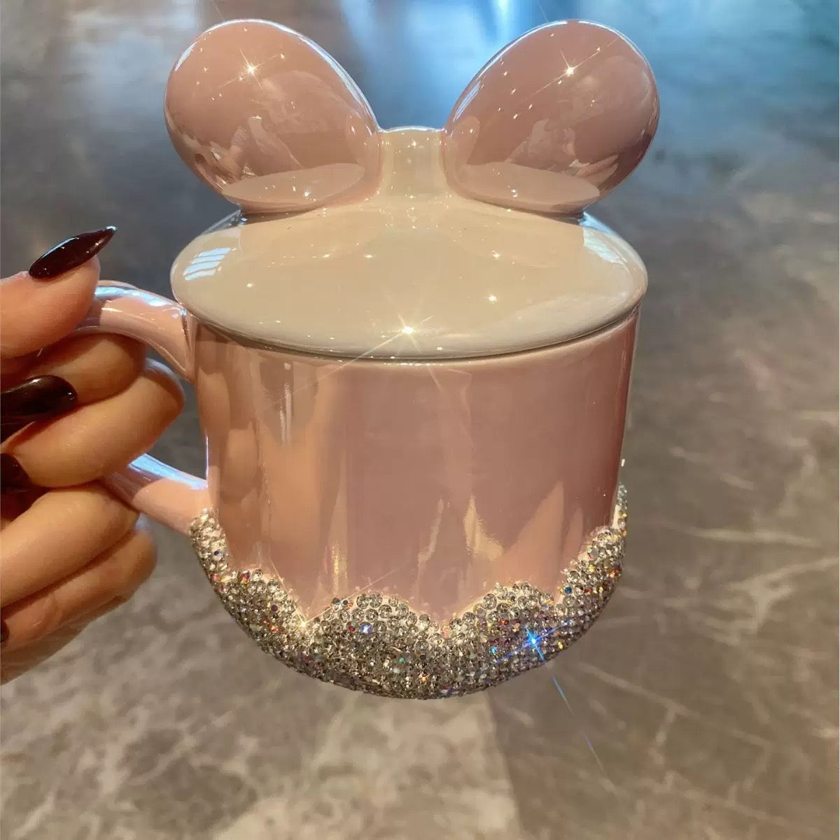 Bow-tie ceramic water cup