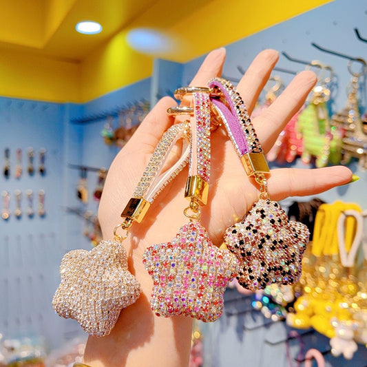 A keychain full of diamond five-pointed stars