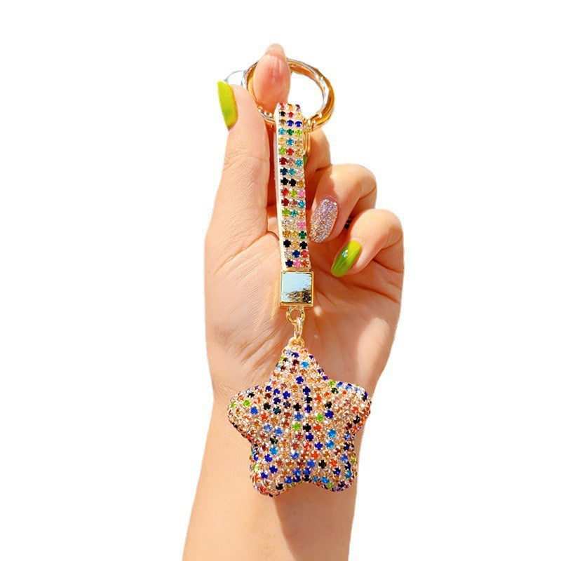 A keychain full of diamond five-pointed stars