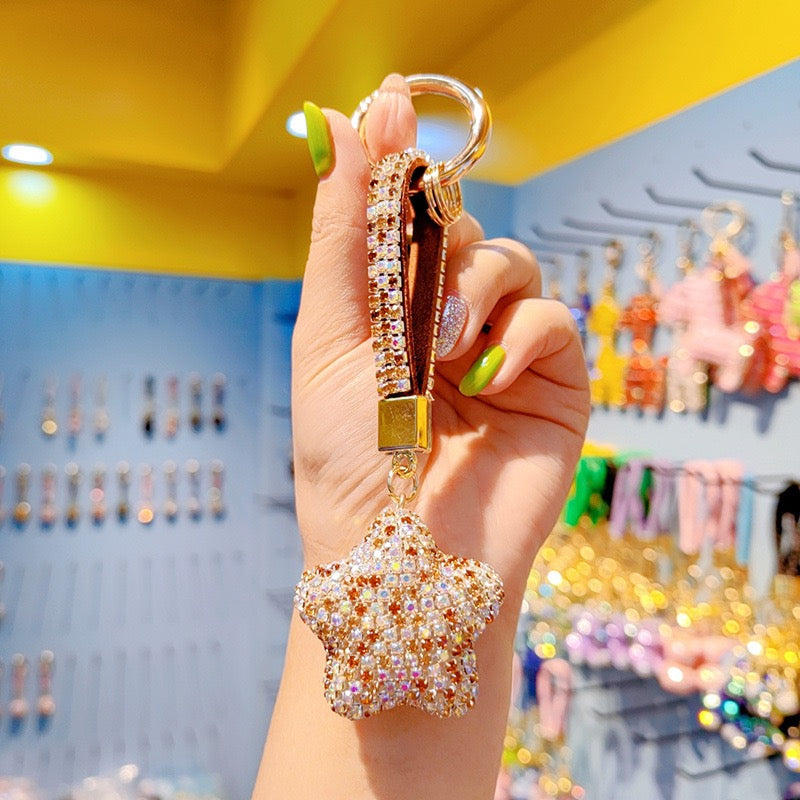 A keychain full of diamond five-pointed stars